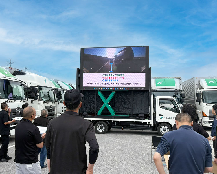 迫力の大型ビジョンで意識を高める！屋外安全教育・研修プロモーション